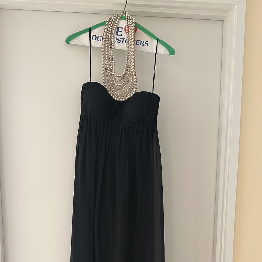 Black Evening Gown w built-in pearl Collier